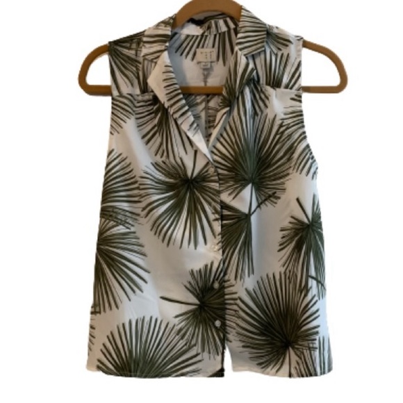 A NEW DAY Sleeveless Button Up Blouse Cream Green Fern Print Women’s Med NWOT - Picture 1 of 10